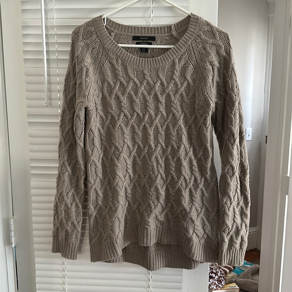 Tahari pure luxe light grey/lilac sweater sz medium, in great condition